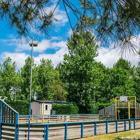 Camping Mobil Avec Terrasse - 3 A - Api-1-52-1411 *