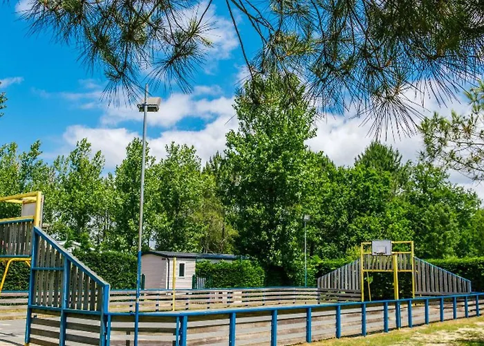 Camping Mobil Avec Terrasse - 3 A - Api-1-52-1411 *